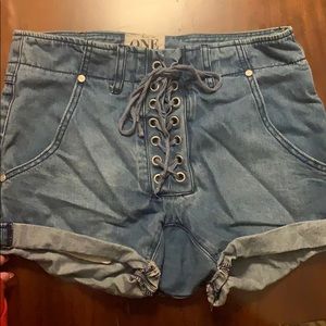 One Teaspoon super freaks shorts size 26